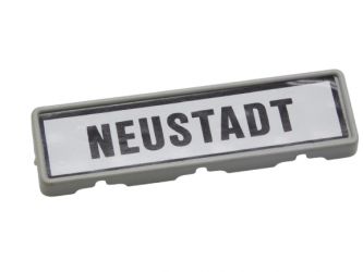 Schild Bahnhof Neustadt Hälfte